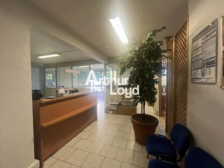 Office in Cagnes-sur-Mer for lease - Lobby - Image 1 of 5