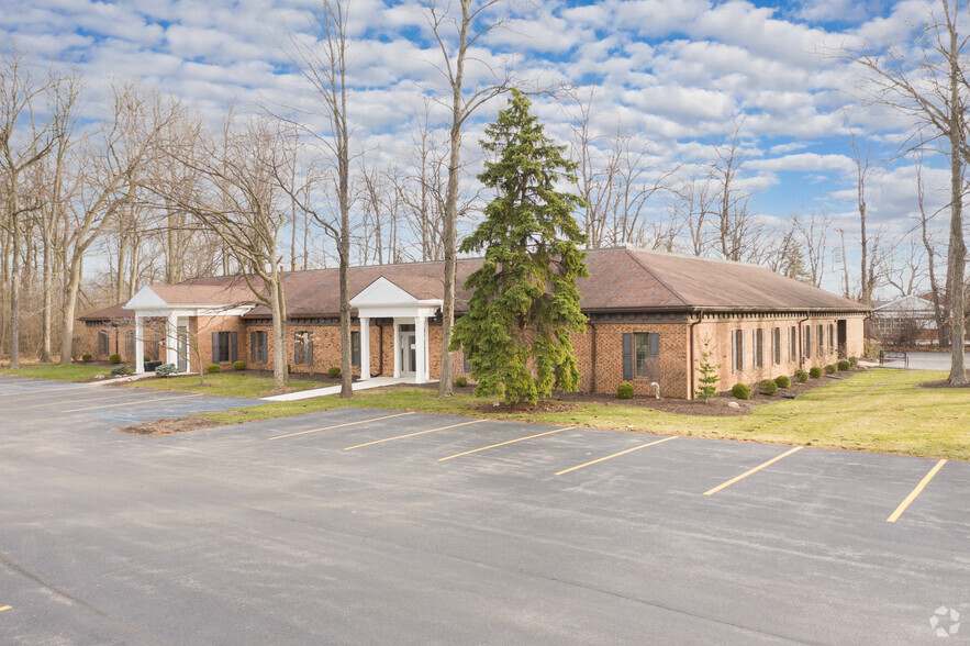 1915 Indian Wood Cir, Maumee, OH for sale - Primary Photo - Image 1 of 1