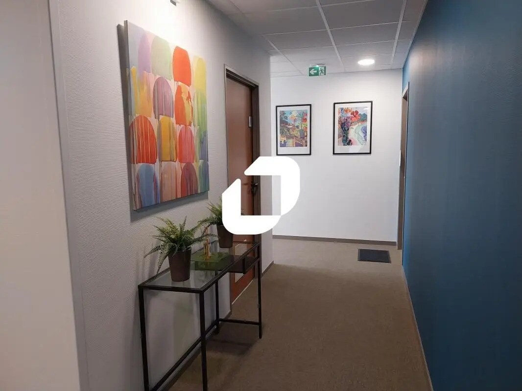 Office in Varces-Allières-et-Risset for lease Building Photo- Image 1 of 12