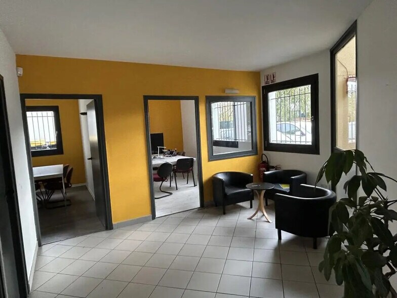 Office in Mons-en-Baroeul for lease - Interior Photo - Image 3 of 4