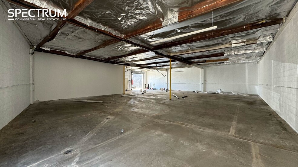 18531 Eddy St, Northridge, CA for lease - Building Photo - Image 3 of 6