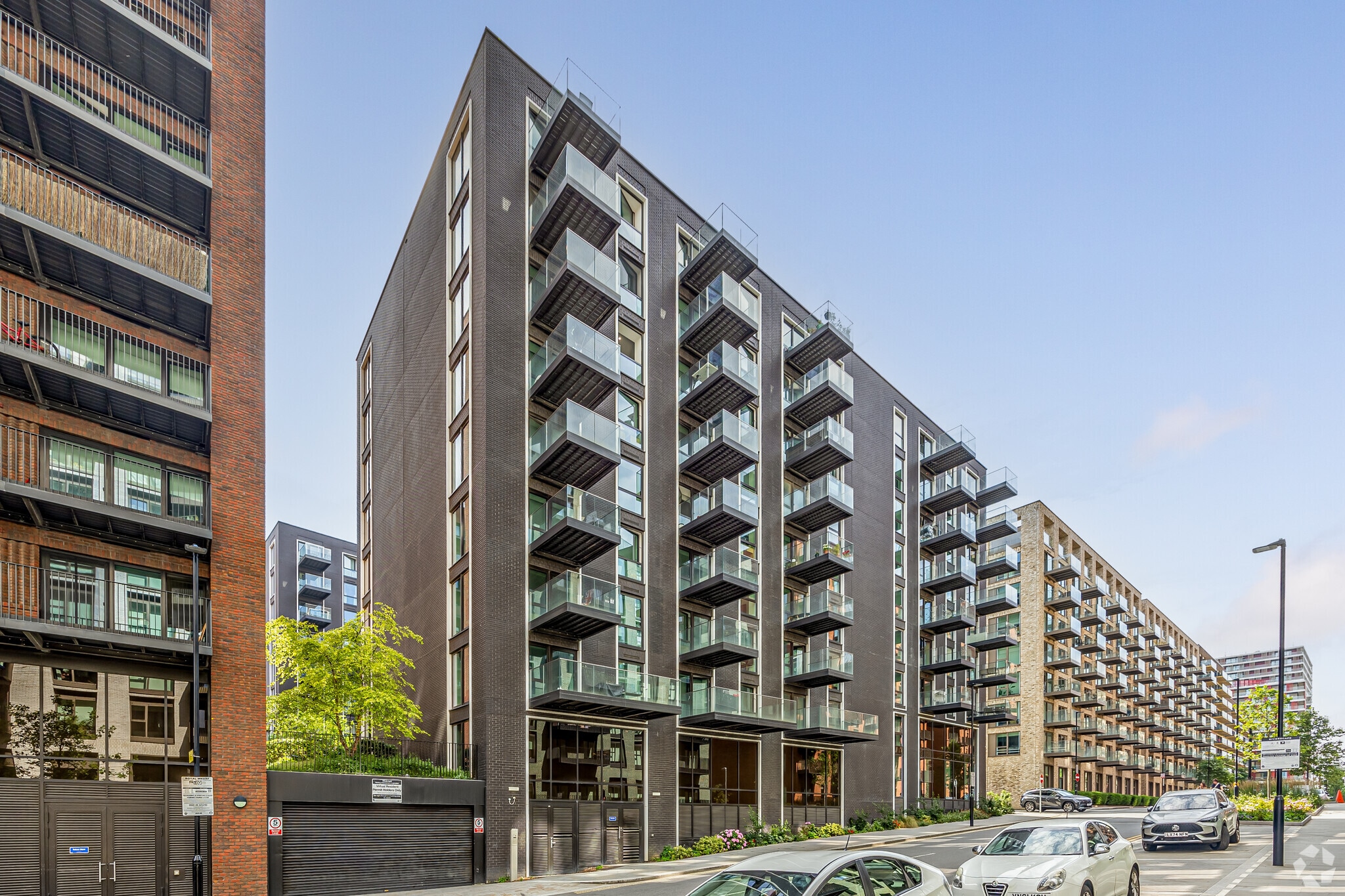 Royal Crest Av, London for sale Primary Photo- Image 1 of 1