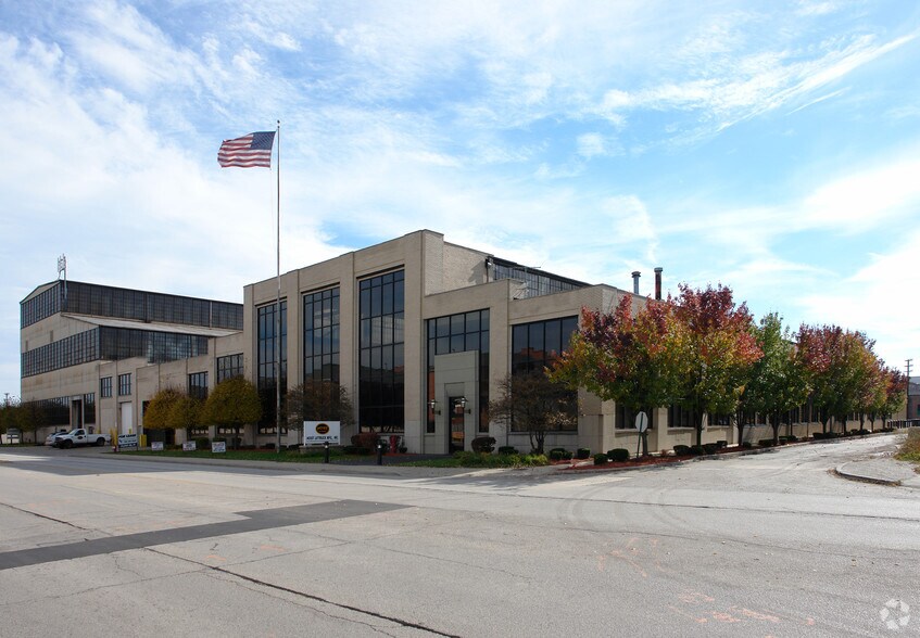 6499 W 65th St, Bedford Park, IL 60638