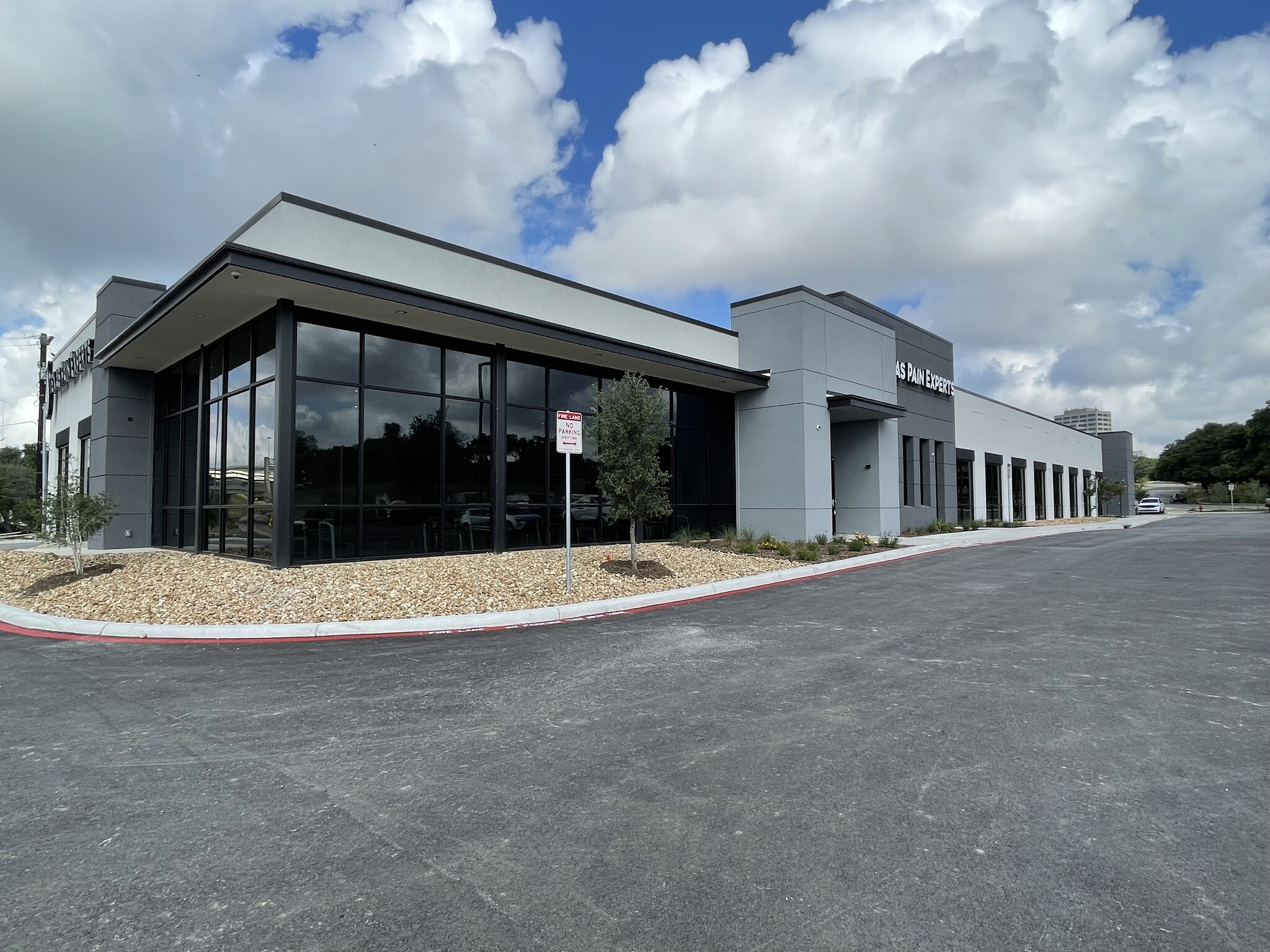 3202 Cherry Ridge Dr, San Antonio, TX for lease Building Photo- Image 1 of 16