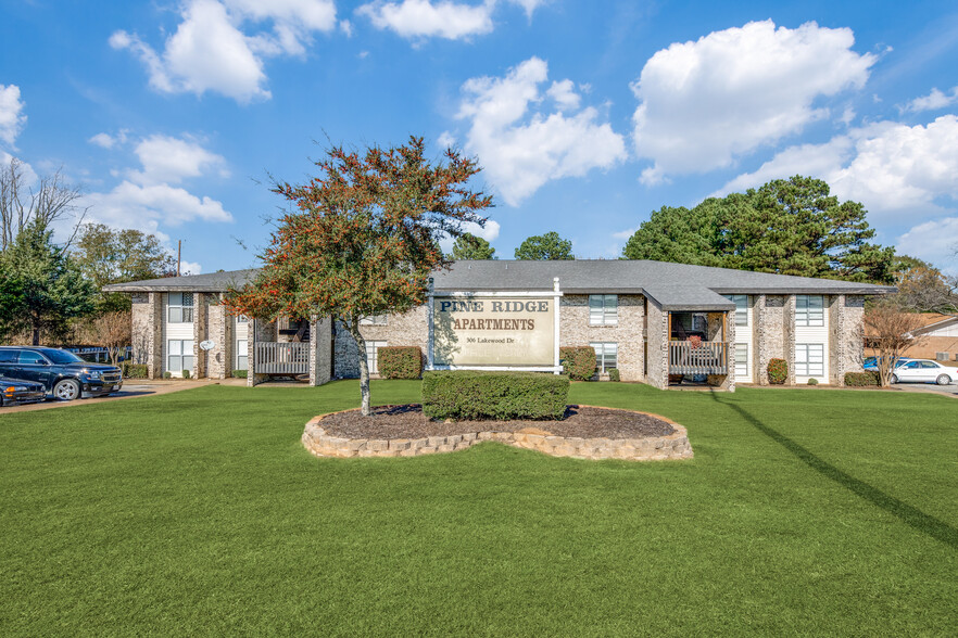 305 Lakewood Dr, Mount Pleasant, TX for sale - Building Photo - Image 1 of 1