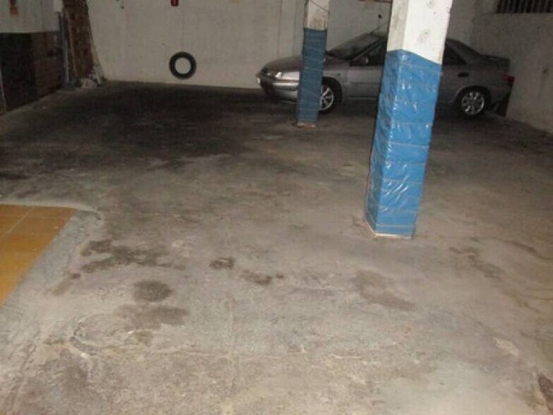 Retail in Salamanca for lease - Building Photo - Image 2 of 9