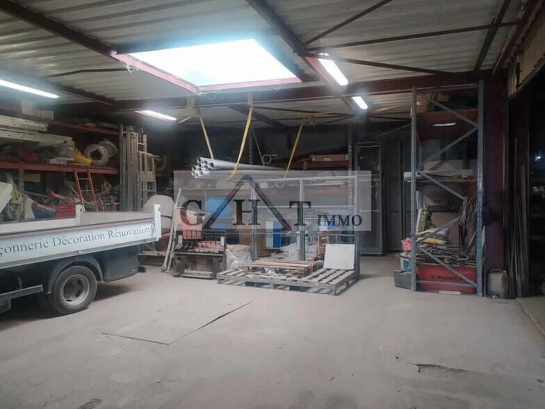 Industrial in Chelles for sale - Interior Photo - Image 2 of 9