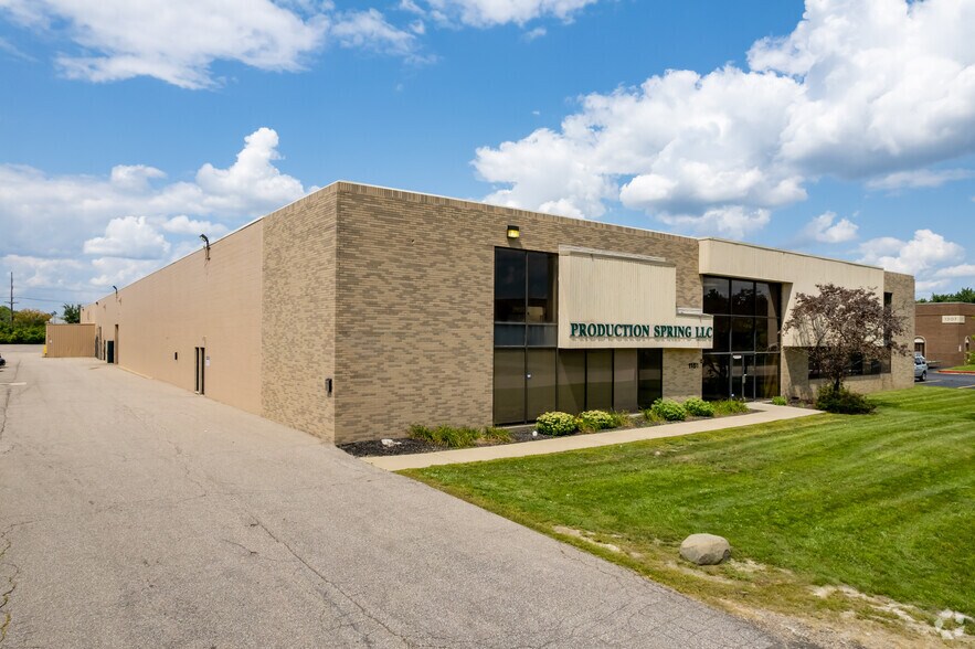 1151 Allen Dr, Troy, MI for lease - Primary Photo - Image 2 of 13