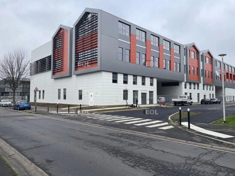 Flex in Nanterre for lease - Building Photo - Image 1 of 14