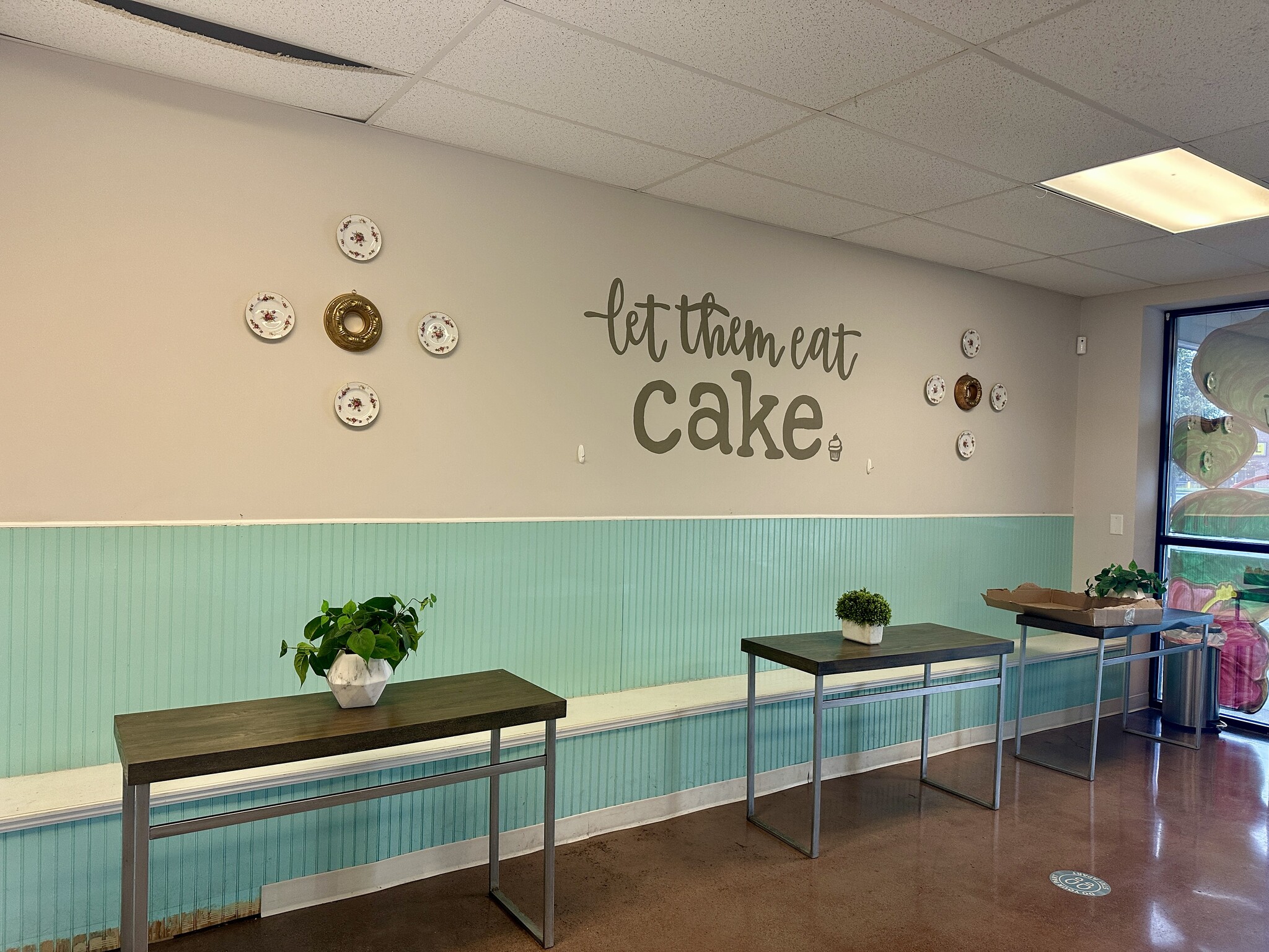 2726 E Oakland Ave, Johnson City, TN for lease Building Photo- Image 1 of 10