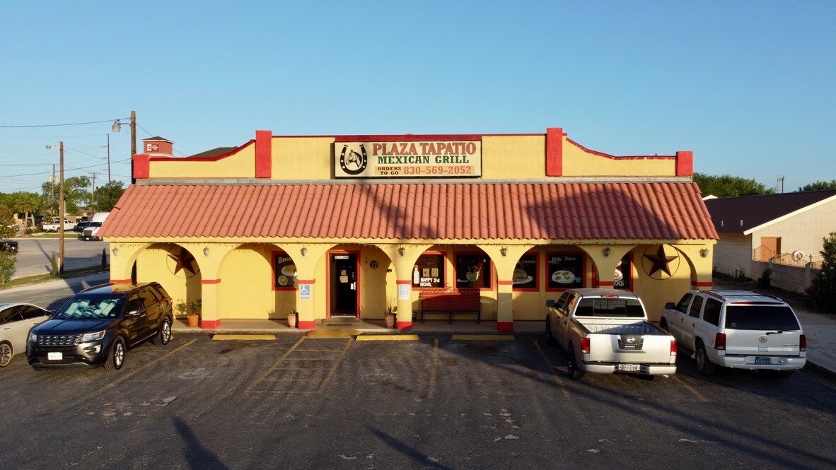 1921 W Oaklawn, Pleasanton, TX for sale Building Photo- Image 1 of 1