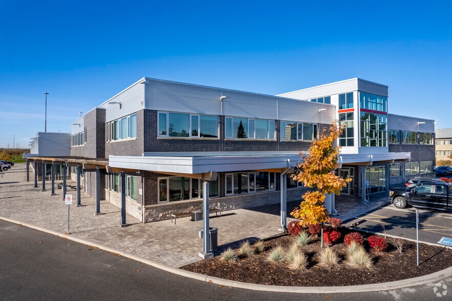 525 Cochrane Dr, Markham, ON for sale - Primary Photo - Image 1 of 6