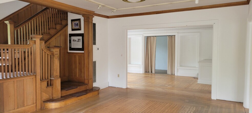 497 Depot St, Manchester Center, VT for sale - Building Photo - Image 1 of 1