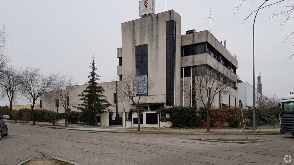 Industrial in Tres Cantos, Madrid for sale - Primary Photo - Image 1 of 29