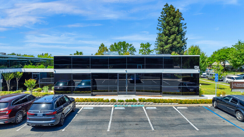 1334 W Herndon Ave, Fresno, CA for lease - Building Photo - Image 2 of 31