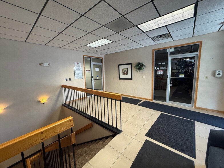 800-820 Freeway Dr N, Columbus, OH for lease - Building Photo - Image 3 of 30