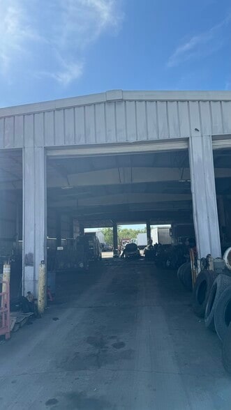 4101 Causeway Blvd, Tampa, FL for lease - Building Photo - Image 1 of 5