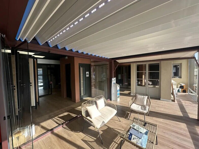 Retail in Puget-sur-Argens for lease - Building Photo - Image 1 of 6