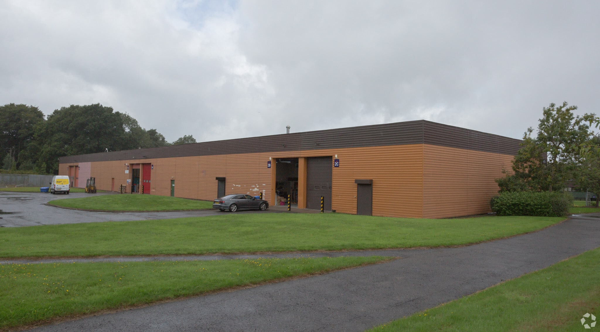 1A-2C Young Sq, Livingston for sale Primary Photo- Image 1 of 1