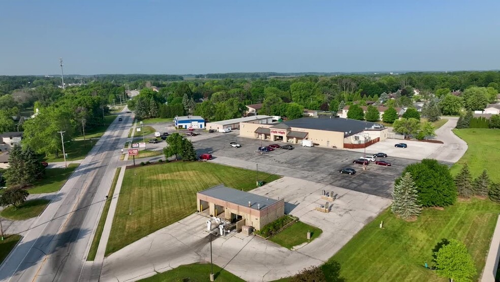 714 S Wisconsin Dr, Howards Grove, WI for sale - ProVideo LoopNet - Image 2 of 34