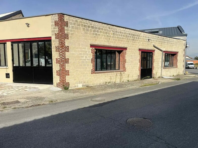 Flex in Asnières-sur-Oise for lease - Building Photo - Image 3 of 7