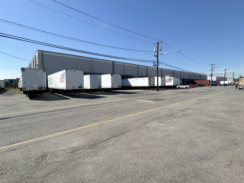 2 Terminal Way, Avenel, NJ for lease - Building Photo - Image 2 of 7