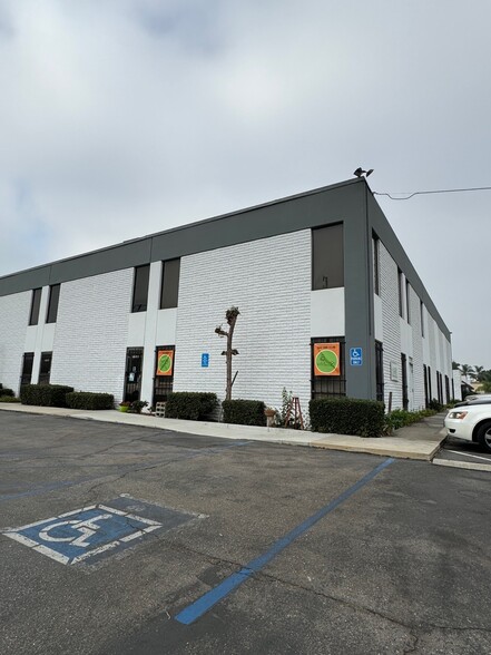 14611-14635 Carmenita Rd, Norwalk, CA for lease - Building Photo - Image 1 of 24