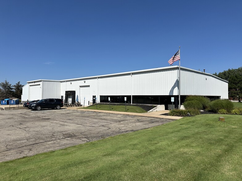 101 E Roosevelt Ave, Zeeland, MI for lease - Building Photo - Image 1 of 28