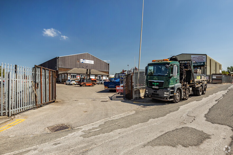 Windsor St, Oldham for sale - Building Photo - Image 2 of 3