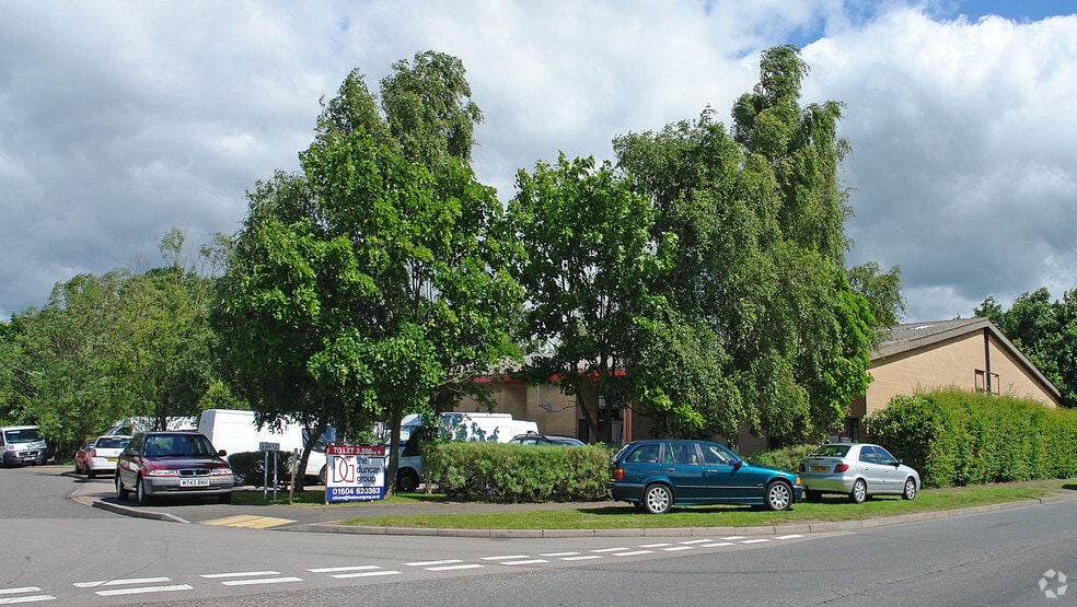 24-29 Low Farm Pl, Northampton for lease - Building Photo - Image 3 of 8