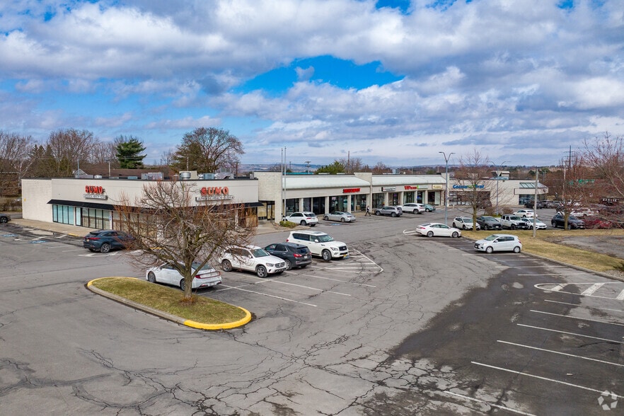4671-4697 Commercial Dr, New Hartford, NY for lease - Primary Photo - Image 1 of 14