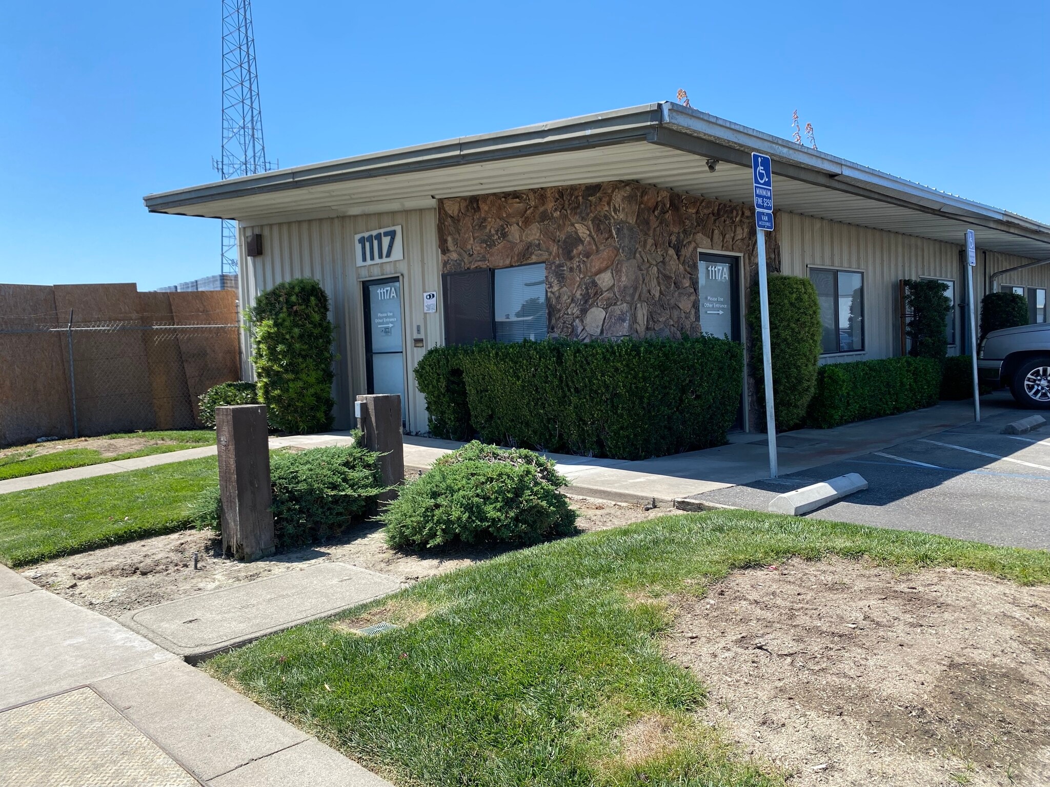 1117 Lone Palm Ave, Modesto, CA for lease Building Photo- Image 1 of 14
