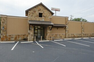 110 Lincoln Ave, College Station, TX for lease Building Photo- Image 2 of 24