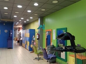 Retail in Granada, Granada for lease Interior Photo- Image 1 of 4