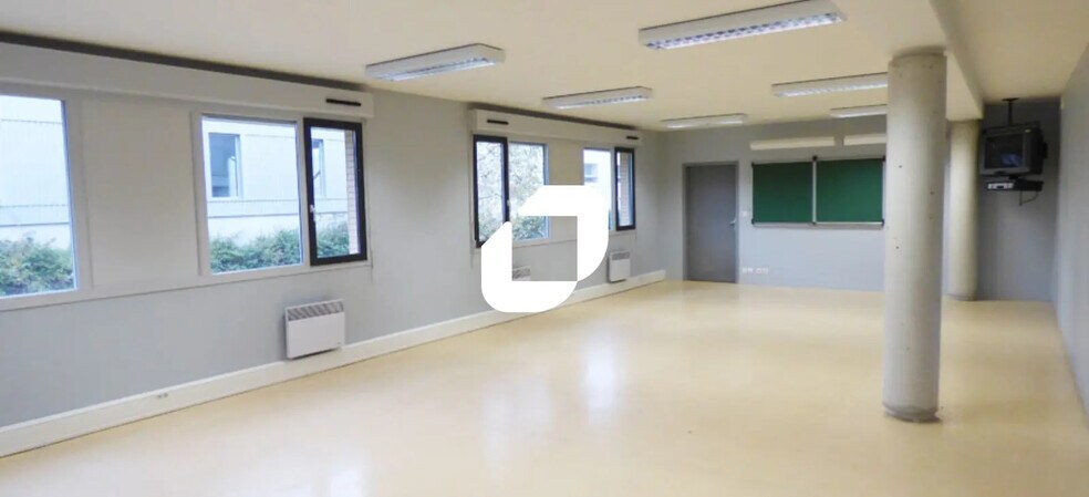 Office in Champs-sur-Marne for sale - Building Photo - Image 2 of 4