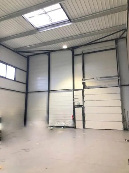 Office in SAINT CYR L ECOLE for lease - Interior Photo - Image 3 of 10