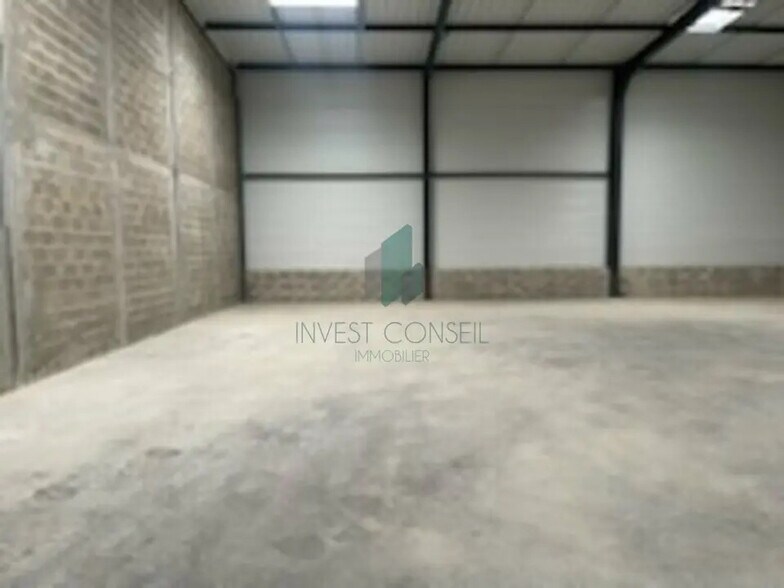 Flex in Viarmes for lease - Building Photo - Image 2 of 15