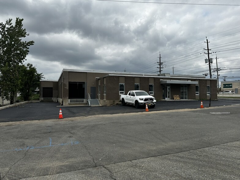 401-403 Meadow Ln, Carlstadt, NJ for lease - Building Photo - Image 1 of 4