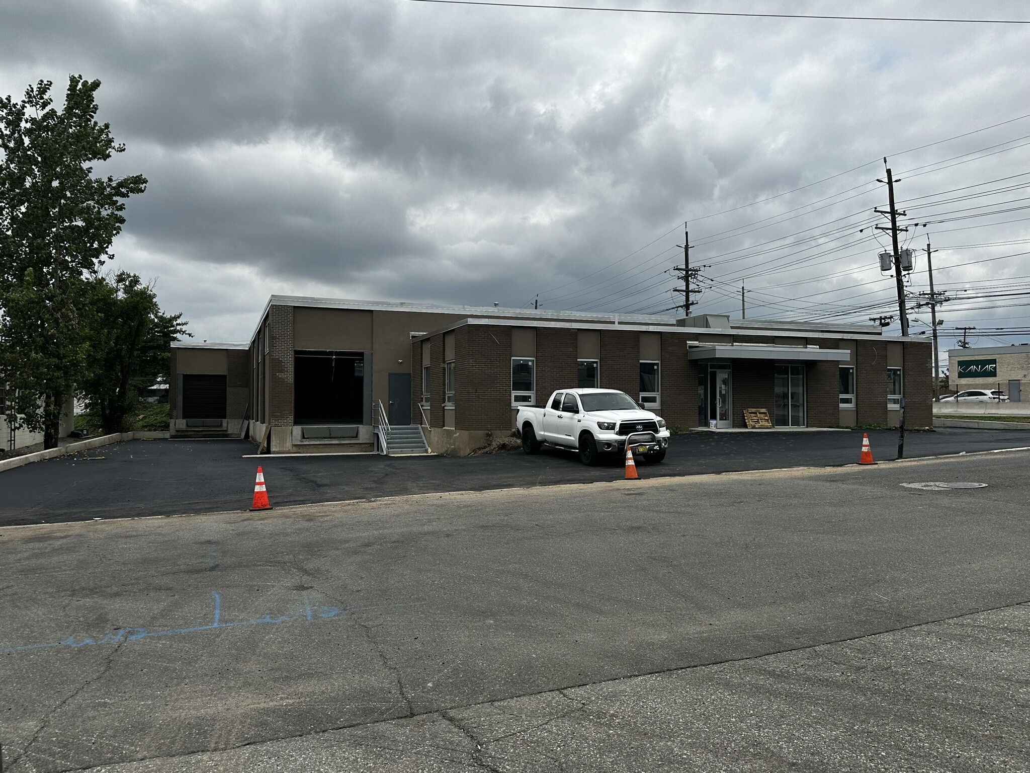 401-403 Meadow Ln, Carlstadt, NJ for lease Building Photo- Image 1 of 5