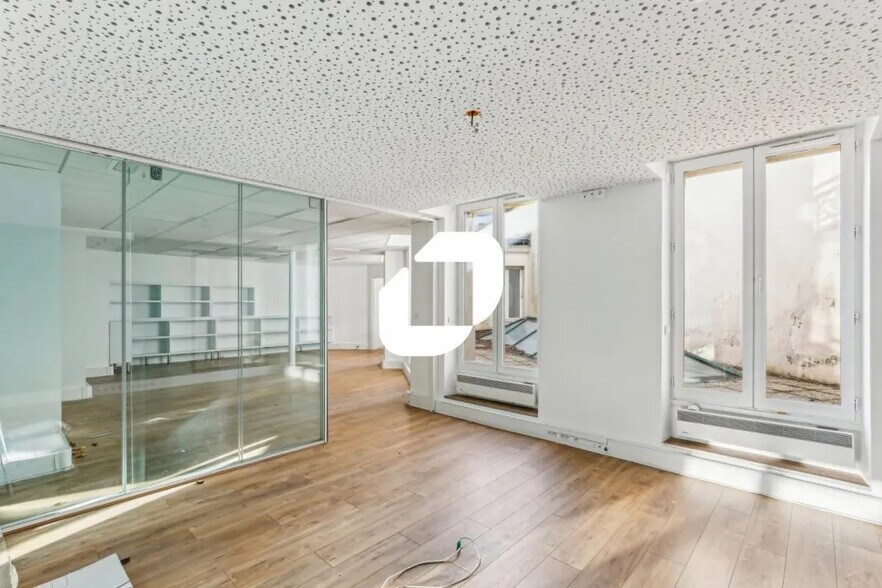 Office in Paris for lease - Building Photo - Image 3 of 16