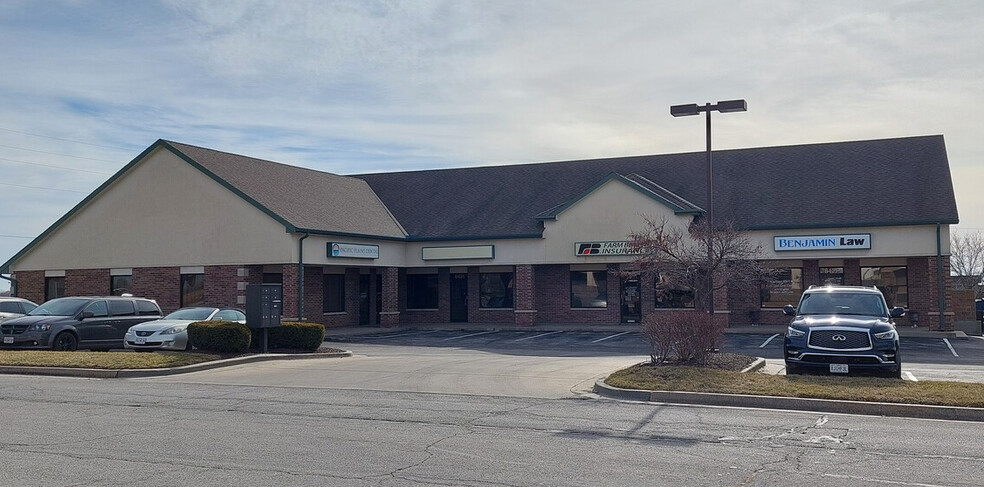 8427-8437 Clint Dr, Belton, MO for lease - Building Photo - Image 1 of 5