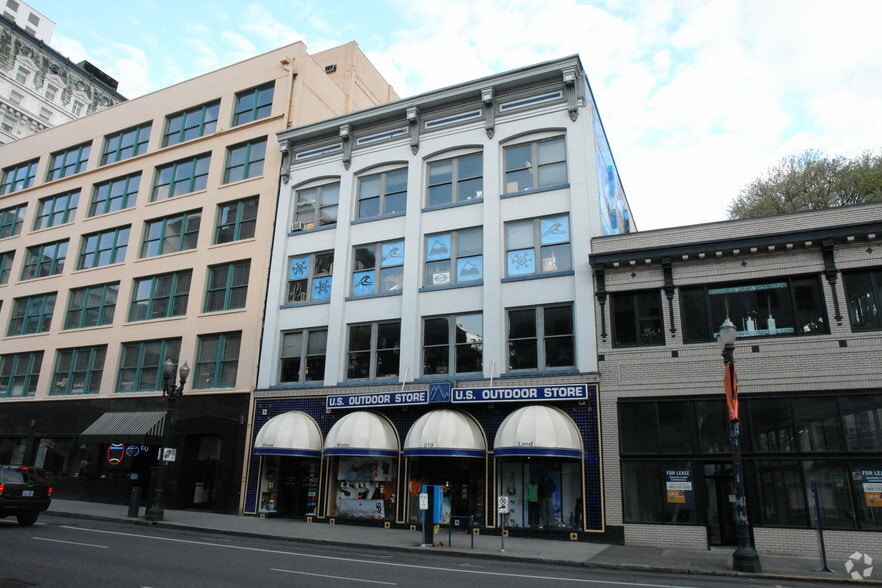 219 SW Broadway, Portland, OR for lease - Primary Photo - Image 1 of 7