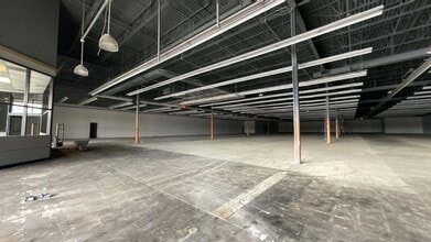 1200-1620 W 75th St, Downers Grove, IL for lease Building Photo- Image 2 of 5