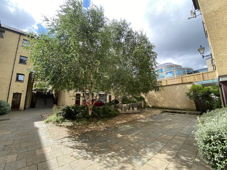 10 Old Tolbooth Wynd, Edinburgh for lease - Building Photo - Image 1 of 6