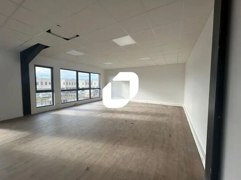 34 Rue Paul Journee, Chaumont-en-Vexin for sale - Building Photo - Image 2 of 12