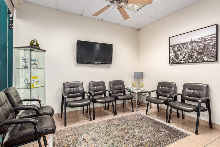 4045 E Union Hills Dr, Phoenix, AZ for lease - Interior Photo - Image 3 of 14