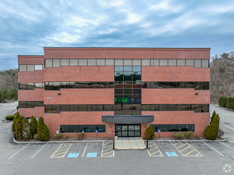 210 Bear Hill Rd, Waltham, MA for lease - Building Photo - Image 2 of 5