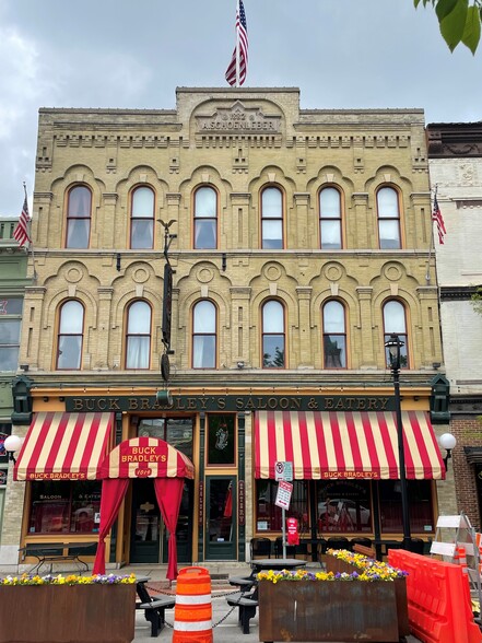 1015 N Old World 3rd St, Milwaukee, WI for sale - Building Photo - Image 1 of 1