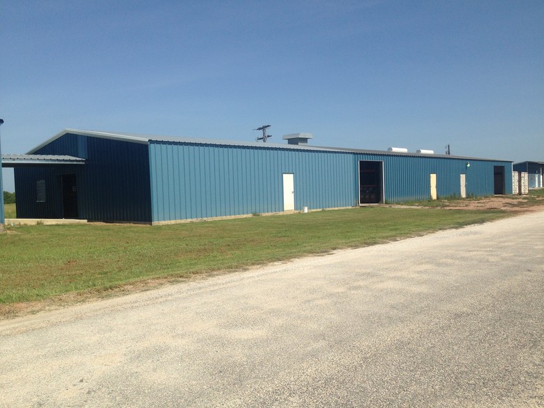 1001 Huser Blvd, Schulenburg, TX for sale - Building Photo - Image 1 of 1