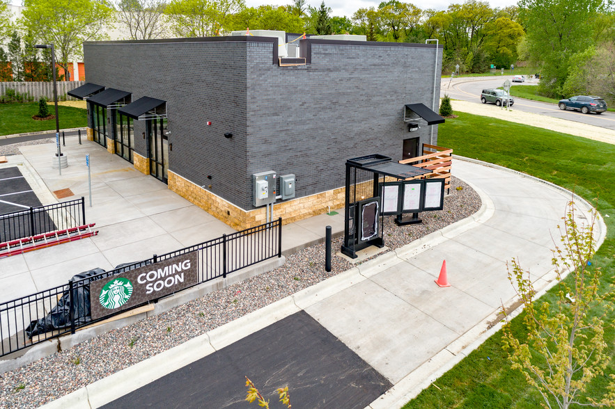 19285 Highway 7, Excelsior, MN for sale - Building Photo - Image 1 of 1